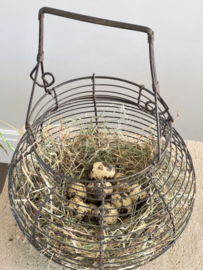 Brocante fil de fer egg basket
