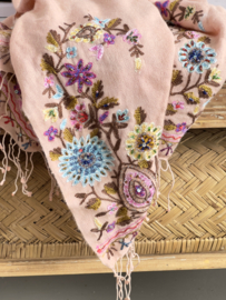 Lange rijk gedecoreerde shawl