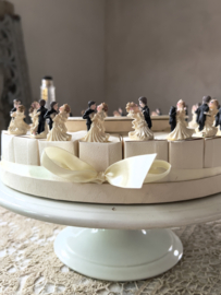 Old french bridal cake plateau
