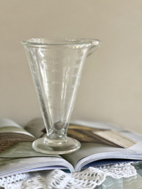 Vintage iconische glazen maatbeker