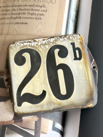 Antiek huisnummer