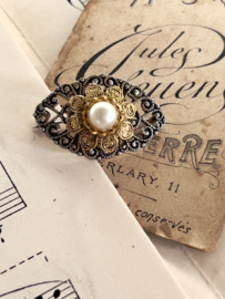Filigraine broche