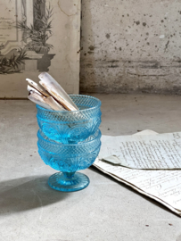 Azuurblauw schaaltje op voetje