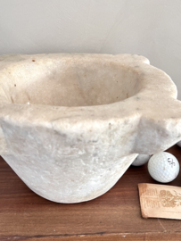 Oude grote zware marmeren vijzel