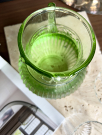 Bijzondere oude groene kan