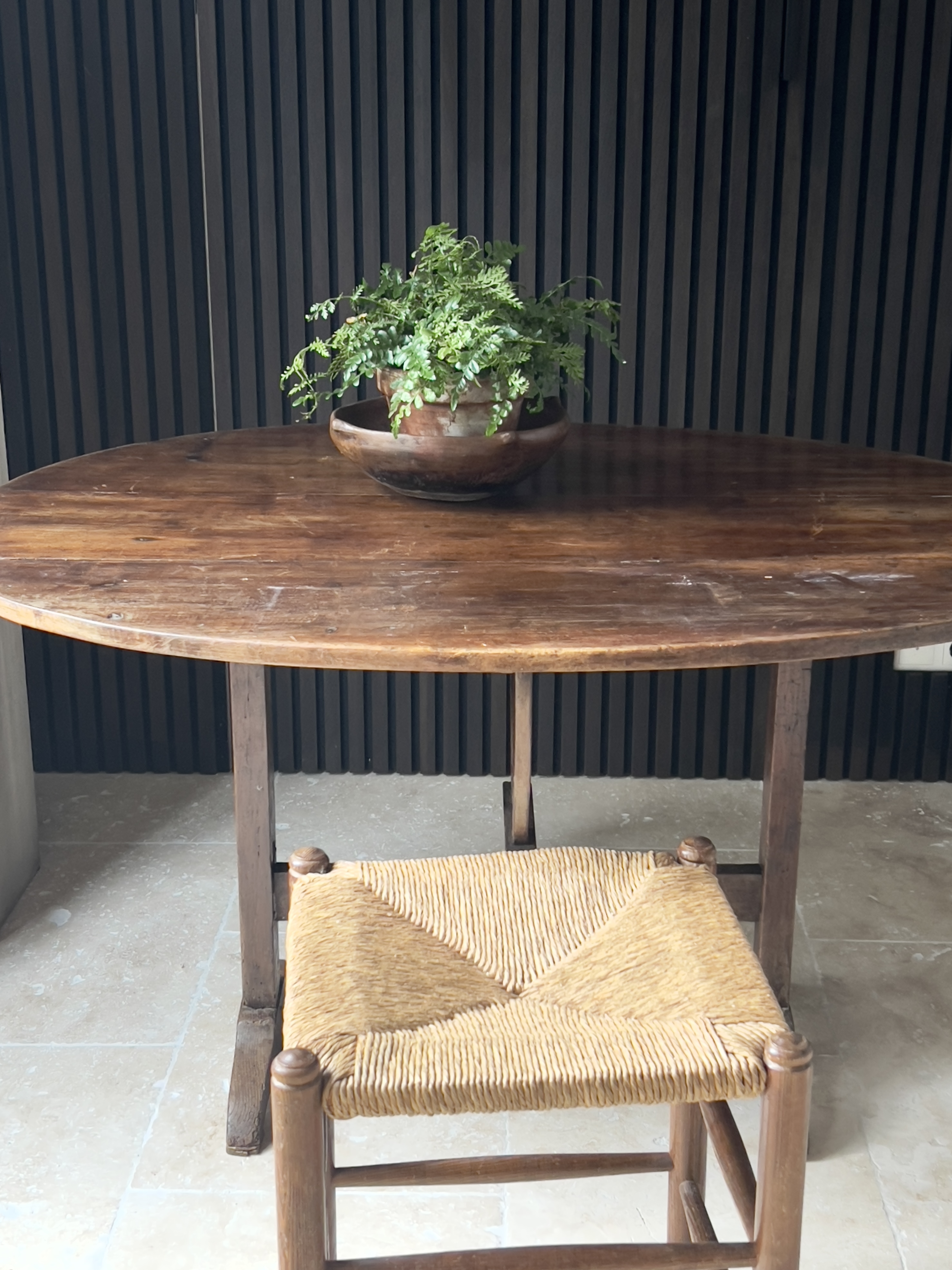 Antieke franse wijntafel