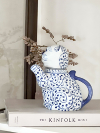 Oriental tea pot Cat