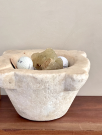 Oude grote zware marmeren vijzel