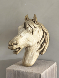Betonnen sierpaard