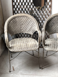 Set van twee oude bamboe stoelen