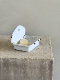 Enamel soap dish