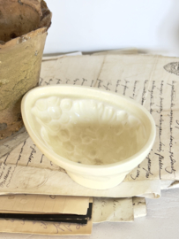 XS size old pudding mold