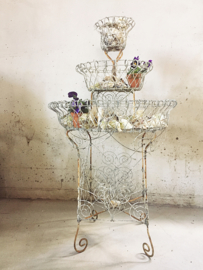 Franse etagere/ French wire etagere