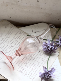 Mooi oud rose glas bloemen vaasje