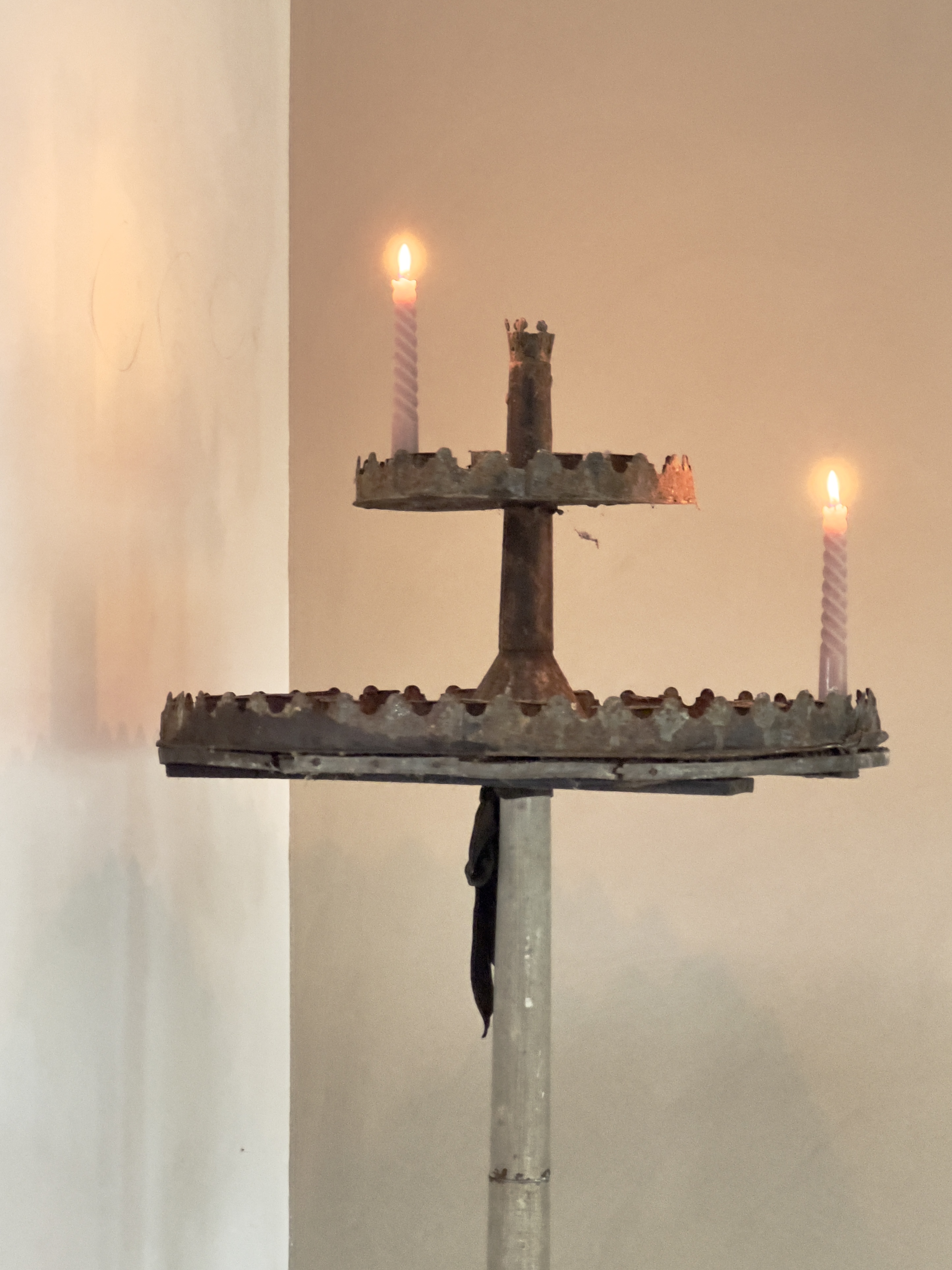 Antieke franse kerk kandelaar
