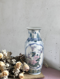 Chinoiserie vase pink and white