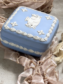 Biscuit porcelain jewelry box - Wedgwood-