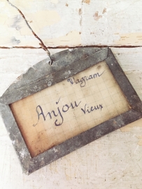 Antiek zinken wijnlabel/ Antique sinc wine label