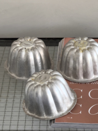 3 authentieke aluminium mallen