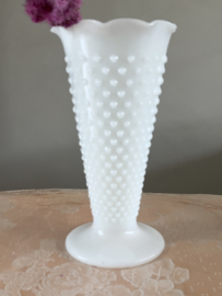 Witte melkglazen hobnail vaas