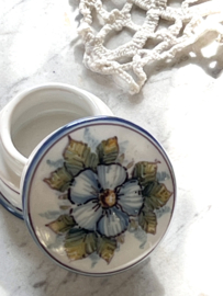 Royal Tichelaar small porcelain box Makkum