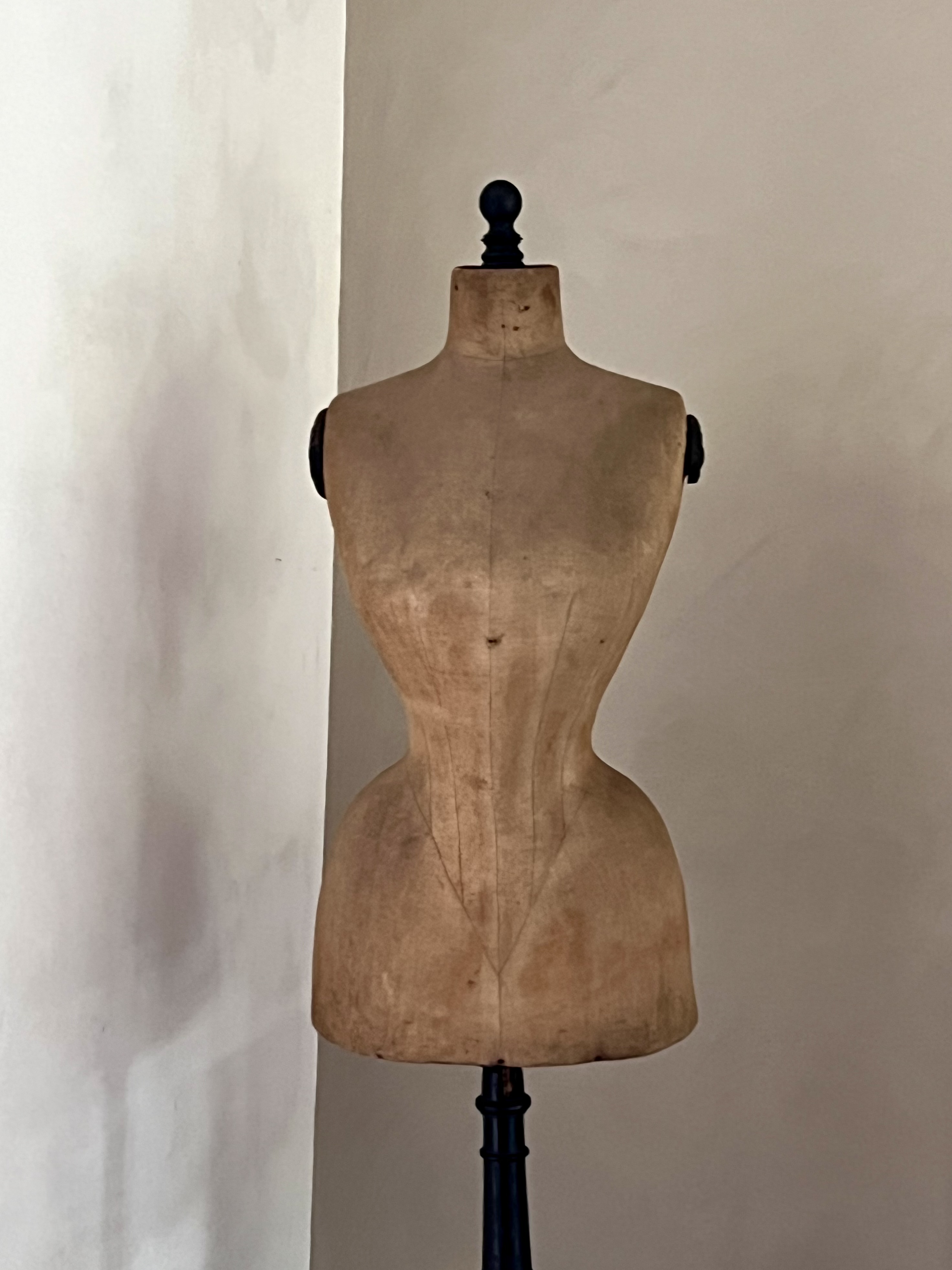Antieke wespentaille mannequin