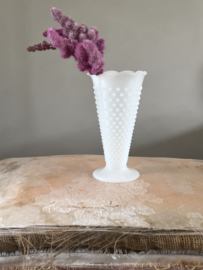 Witte melkglazen hobnail vaas
