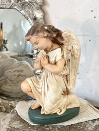 Kneeling angel