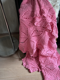 Brocant pink crochet plaid