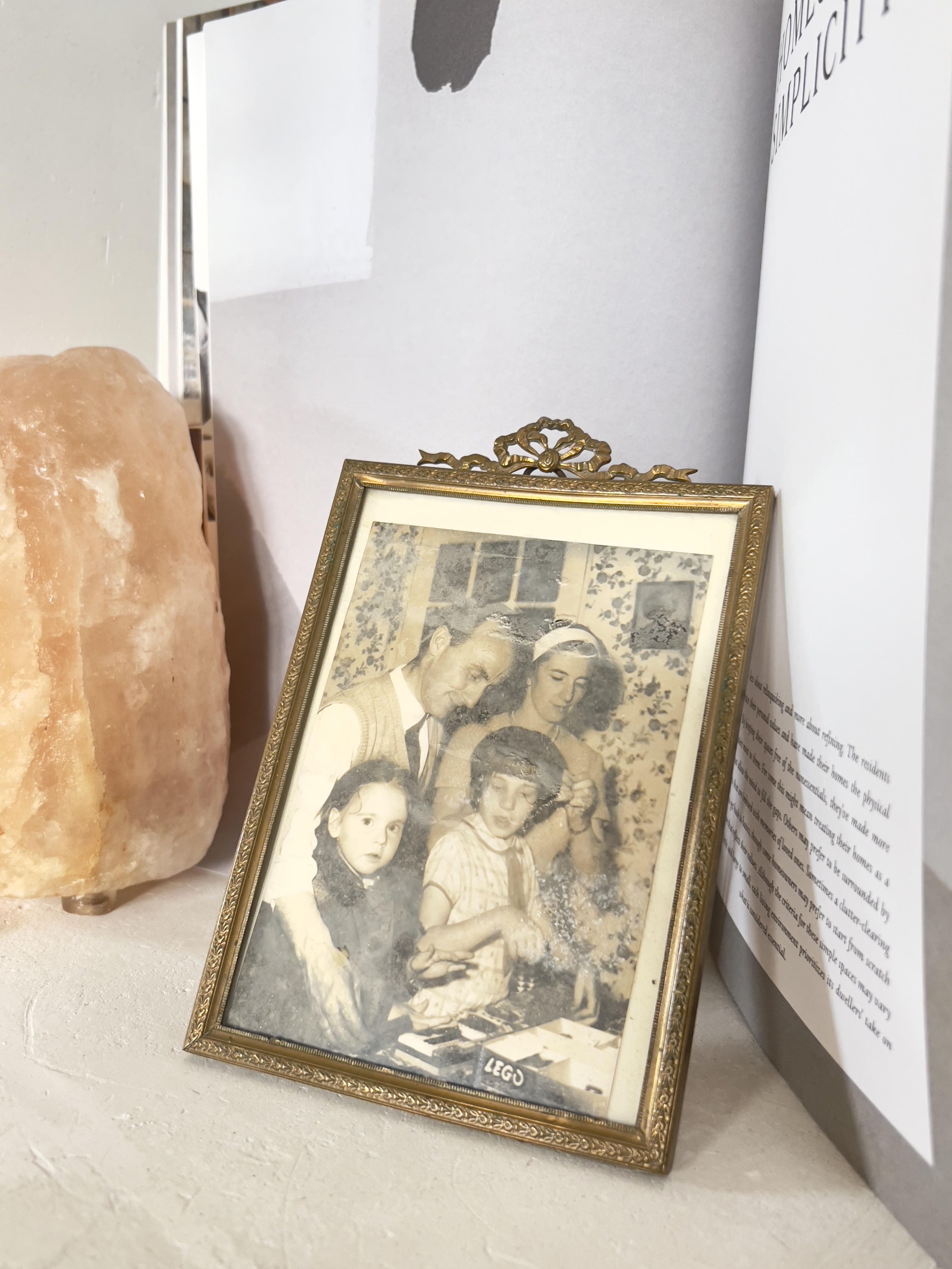 Antique bow photo frame