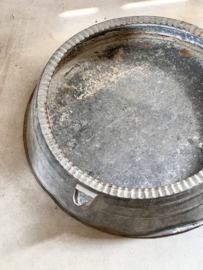 Antique sinc pouring bowl