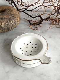 Porcelain tea strainer with holder