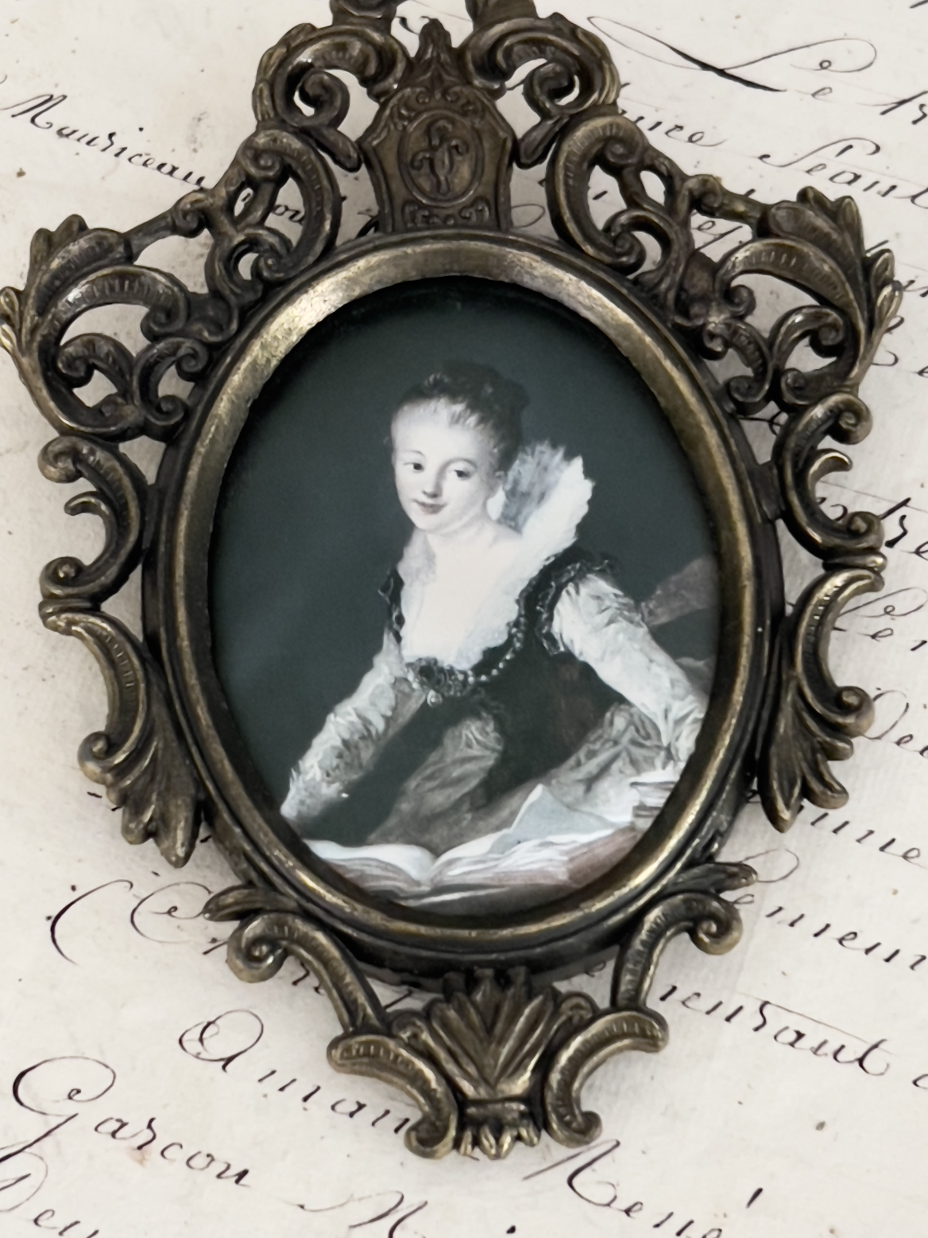 Baroque. Lady on silk