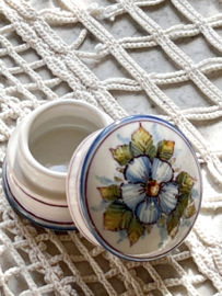 Royal Tichelaar small porcelain box Makkum