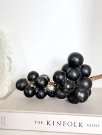 Old bunch of albast grapes
