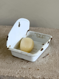 Enamel soap dish