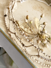 Antieke franse bruidsdoos met tiara en corsages