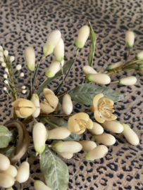 Antiek wassen corsage/ boeketje