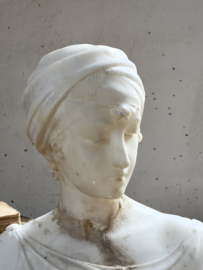 Antieke marmeren dames buste