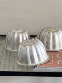 3 authentieke aluminium mallen