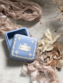 Biscuit porcelain jewelry box - Wedgwood-