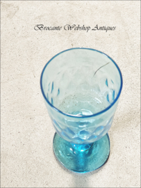 Oud azuurblauw frans wijnglas