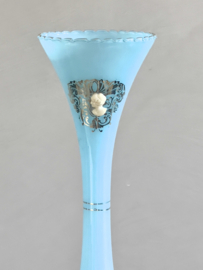 Pastelblauwe opaline vaas