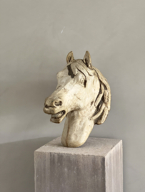 Betonnen sierpaard
