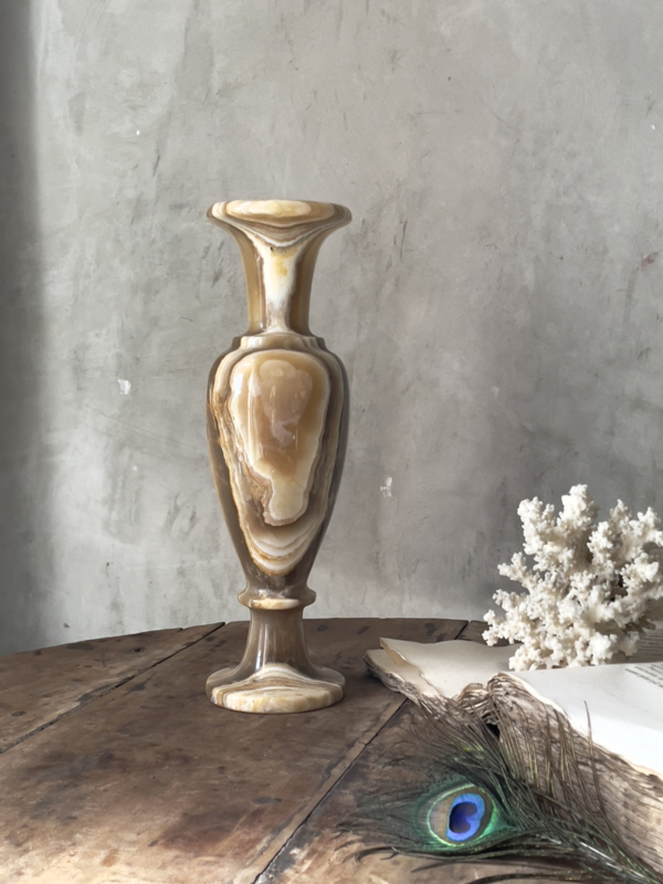 slagader Margaret Mitchell Inspecteren Hoge oude marmeren vaas | - Woonaccessoires | Brocante Webshop Antiques