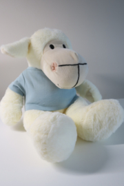 knuffel schaap off white met geborduurd shirtje