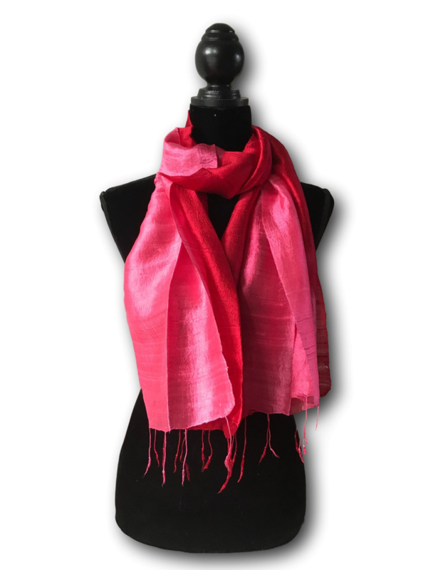 middag Gaan wandelen gangpad Brede zijden sjaal multicolor roze-rood | ZIJDEN EFFEN SJAALS | zijden  sjaaltjes online kopen in prachtige kleuren