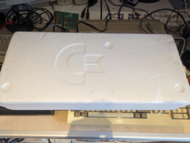Commodore VIC 20 in doos met voeding
