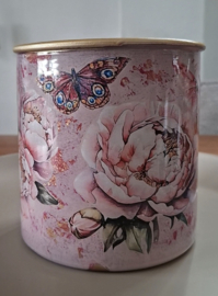 Pioenrozen met roze achtergrond