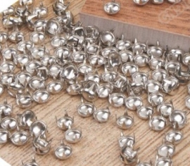 Studs 10 mm rond 30 voor € 2,50